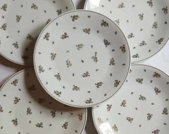 Set of 6 flat plates and 1 on foot in Limoges porcelain. French vintage.