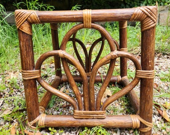 Small rattan coffee table or bedside table. Vintage 1970.