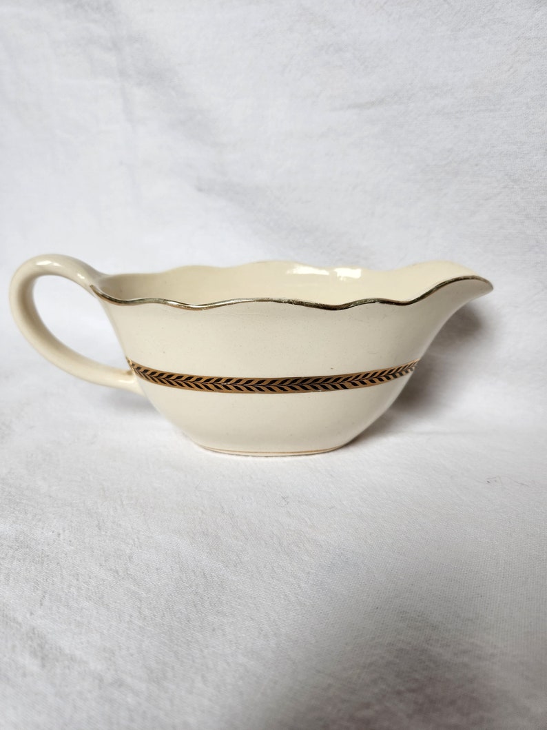 Old sauceboat in opaque porcelain from the French manufacturer Digoin Sarreguemines. Turenne model. image 1