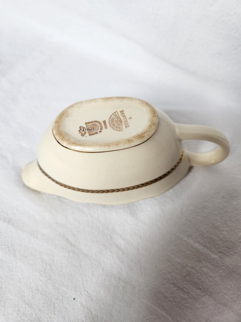 Old sauceboat in opaque porcelain from the French manufacturer Digoin Sarreguemines. Turenne model. image 6