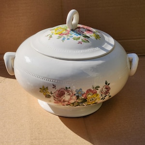 Magnificent old Lunéville Chaillot de Vercor soup tureen