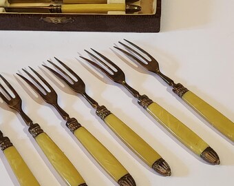 6 art deco cake knives and 6 forks