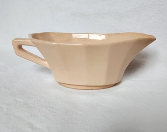 Pink gravy boat from the French manufacturer Digoin Sarreguemines. Vintage.