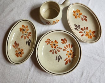 Sarreguemines stoneware set: 1 soup plate + 2 bowls + 1 bowl/caquelon made in France. 70s.