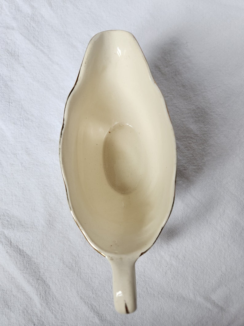 Old sauceboat in opaque porcelain from the French manufacturer Digoin Sarreguemines. Turenne model. image 9