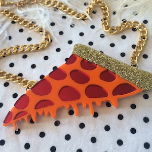 tropfende Pizza mit Glitter-Kruste und Spiegel-Pepperoni-Halskette, Laser-Cut-Acryl, Schmuck aus Kunststoff