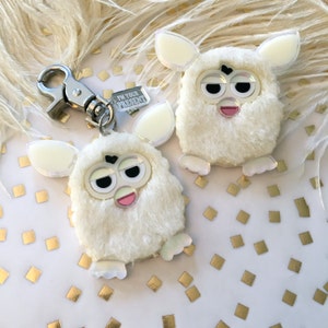 Furry Furby Acryl Laser Cut Acryl Schlüsselbund oder Pin