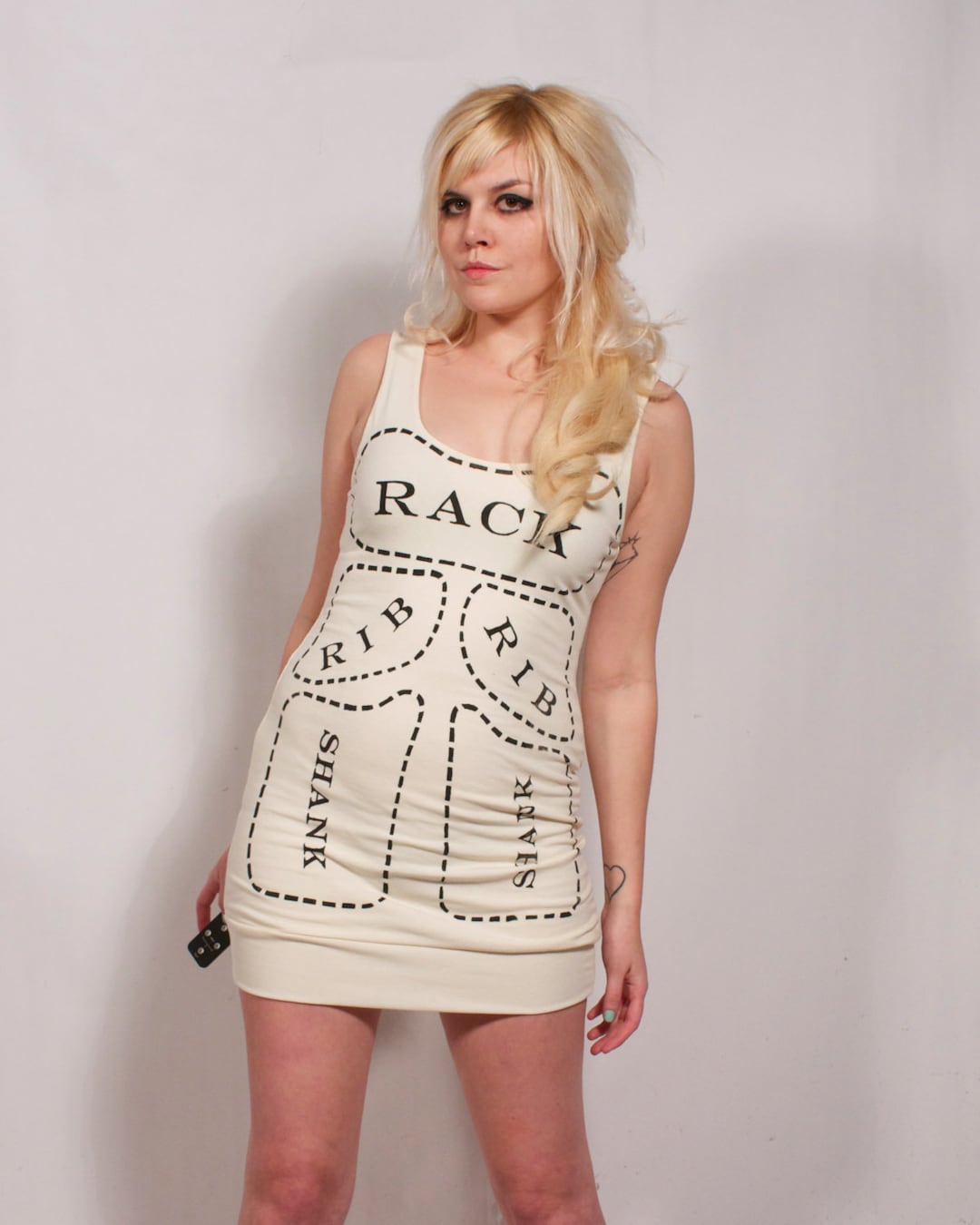 Vestido de cortes de carne en crema HECHO A PEDIDO España