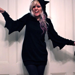 Schwarze Strick Fledermaus, Halloween Kostüm, handgemachtes Kleid MADE TO ORDER