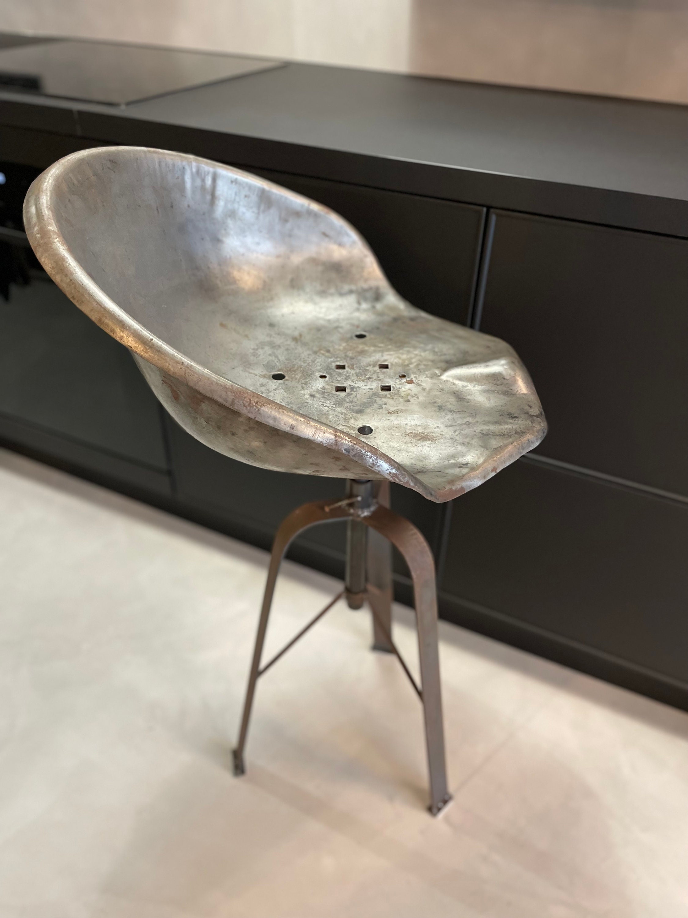 Modern bar style chair / stool