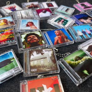 Custom Mini Album CD Keychain with NFC – Play Your Favorite Music Instantly – Personalized Music Gift For Mom, Music Lover Keychain CD Album