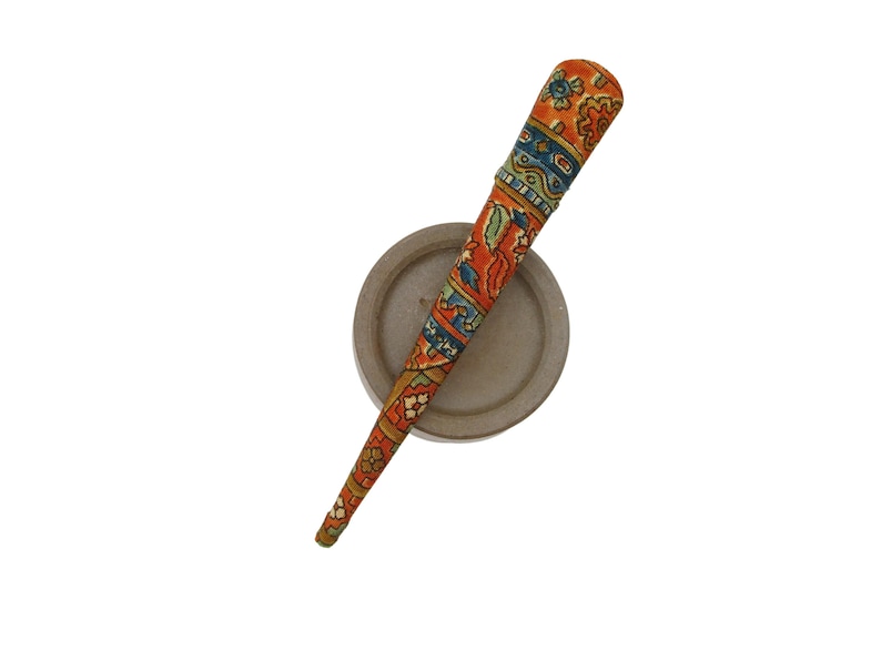 Elevate your hairstyle with this exquisite Patina Blue & Brown Silk Kimono Hair Clip. Handcrafted from authentic floral silk fabric, this 130mm long hair stick blends traditional Japanese elegance with modern bohemian flair.

Color: Rich Patina Blue & Earthy Brown

Material: Premium Silk & Durable Alloy

Size: 130mm (approx. 5.1 inches)

Style: Floral Kimono Fabric

Perfect for buns, up-dos, or as a unique gift for her. Lightweight, secure, and timeless.