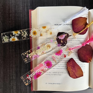 Pressed Flower Bookmark for Women, Custom Resin Bookmark, Personalized Bookmark, Floral Bookmark with Name, Mothers Day Gift Idea, Book Mark bild 3