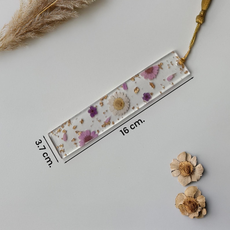 Pressed Flower Bookmark for Women, Custom Resin Bookmark, Personalized Bookmark, Floral Bookmark with Name, Mothers Day Gift Idea, Book Mark bild 6