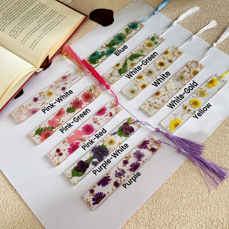 Pressed Flower Bookmark for Women, Custom Resin Bookmark, Personalized Bookmark, Floral Bookmark with Name, Mothers Day Gift Idea, Book Mark bild 8