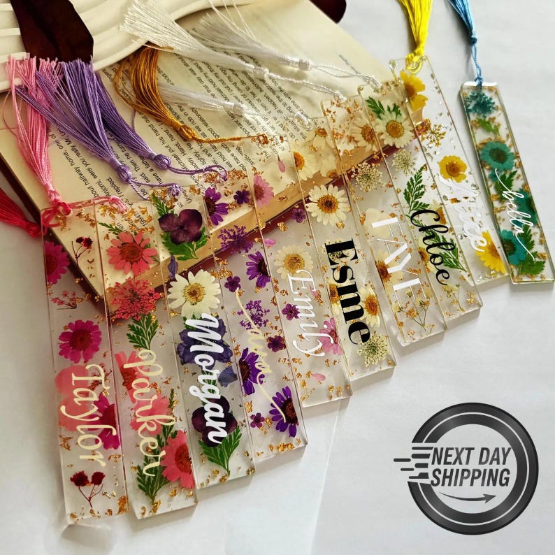 Pressed Flower Bookmark for Women, Custom Resin Bookmark, Personalized Bookmark, Floral Bookmark with Name, Mothers Day Gift Idea, Book Mark bild 1