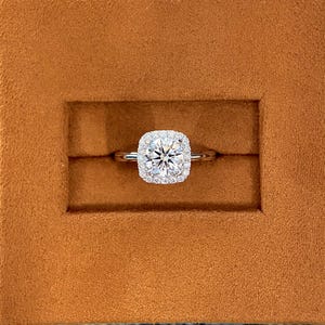 1 Carat D Color VVS2 Clarity IGI Certified Round Brilliant Lab Grown Diamond Engagement Ring 18K Solid Gold Pave Wedding Ring