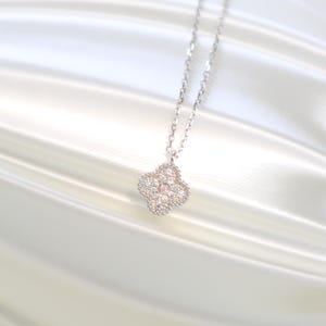 Diamond Clover Necklace/18K Gold Diamond Clover Pendant/Dainty Luxury Floral Necklace/Cluster Diamond Necklace for Women/Birthday Gift