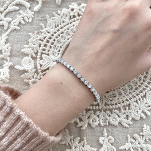 3.3 Carat Lab Grown Diamond Tennis Bracelet: 18K Gold