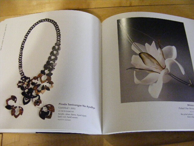 新しい季節 Book, Design Jewelry Plastic 500 Modern Material Artistic アート・デザイン・音楽