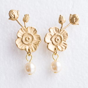 Gold and Pearl stud earrings, Pearl stud earrings,  Golden Flower stud earrings , Flower earrings,  Gold flower earrings, bridgerton jewelry