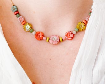 Flower Necklace For Spring, flower necklace with beads, glass flower necklace, dainty flower necklace, flower lover necklace, handmade gift