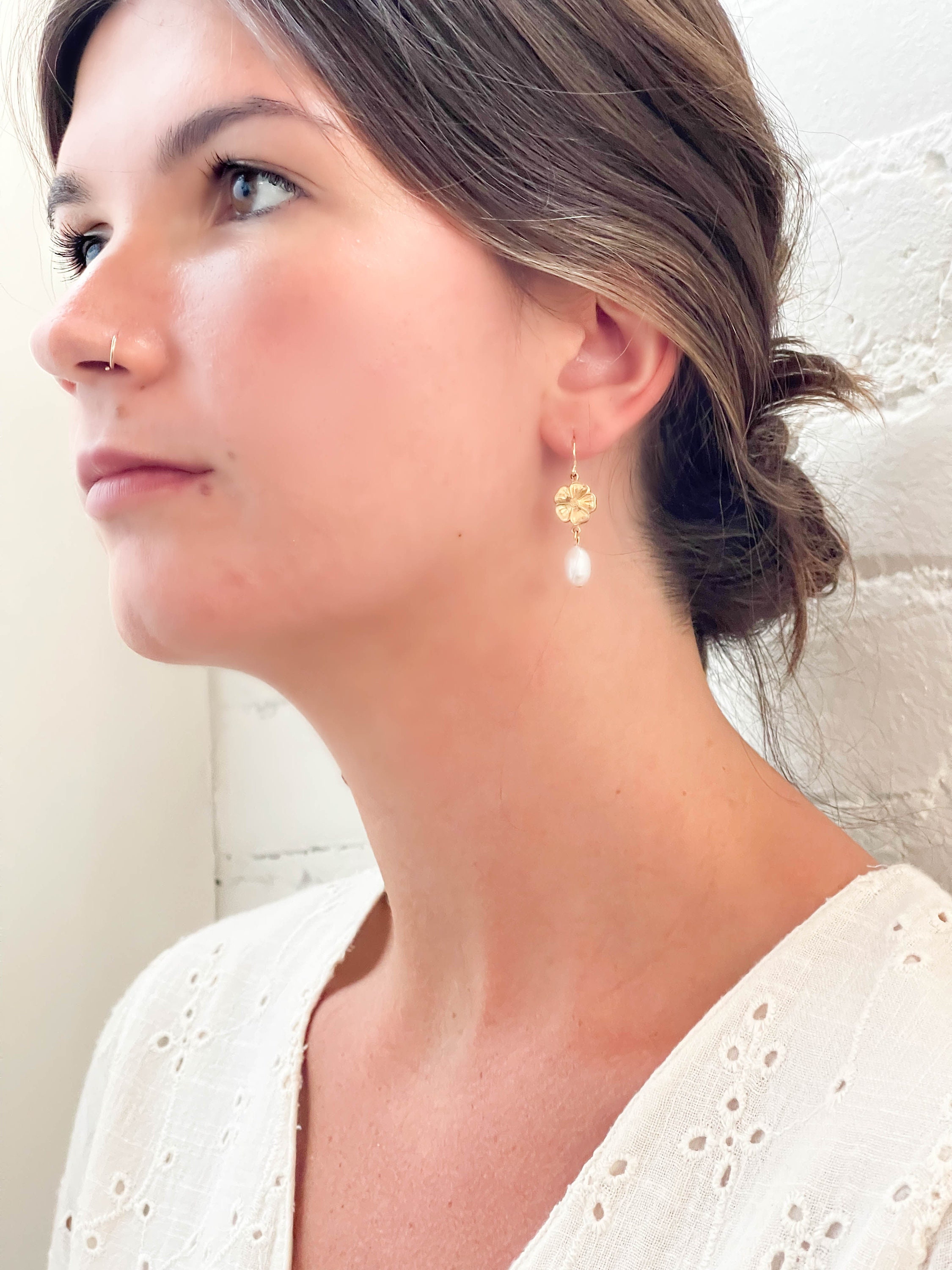 Boucles D'Oreilles Fleur Avec Perle Or Jaune 9 Carats