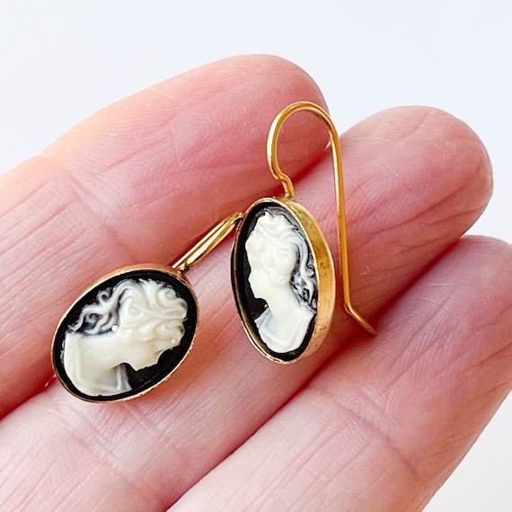 Black Mini Cameo & Pearl Earrings | Vintouch Jewels