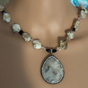 Beaded Necklace, Glass White Agate Pendant Necklace With Shell Shaped Glass Beads