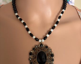 Gold Victorian Pendant Necklace