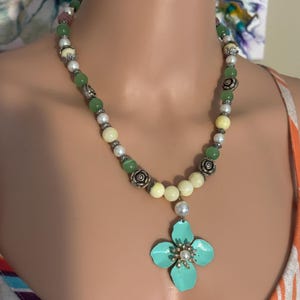 Floral Pendant Necklace
