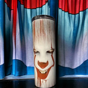This spooky IT-themed tumbler is perfect for horror movie fans!