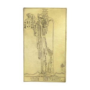 Metaal THE HERMIT tarotkaart.  Massief messing. Nauwkeurig gegraveerd en met de hand afgewerkt.  Altaardecoratie. Spiritueel geschenk.