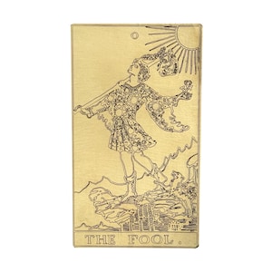 Metaal THE FOOL tarotkaart.  Massief messing. Nauwkeurig gegraveerd en met de hand afgewerkt.  Altaardecoratie. Spiritueel geschenk.