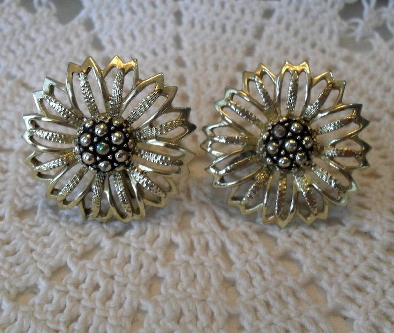 Sarah Coventry Daisy Mae Earrings 1960s Clip On Vintage Signed