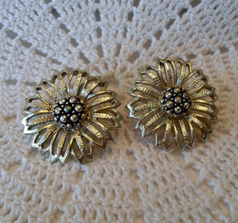 Sarah Coventry Daisy Mae Earrings 1960s Clip On Vintage Signed