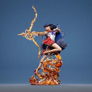 Könnte beinhalten: Detaillierte Figur einer Figur in einem weißen Oberteil mit rotem Rock, roten Schuhen und langen blauen Haaren, die einen brennenden Bogen und Pfeil hält. Die Figur ist dynamisch auf einer Basis aus stilisierten Flammen vor blauem Hintergrund posiert.