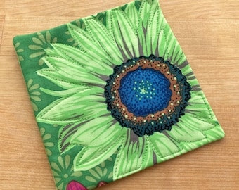 NEW - Green Daisy Mug Rug, Coffee Quilt
