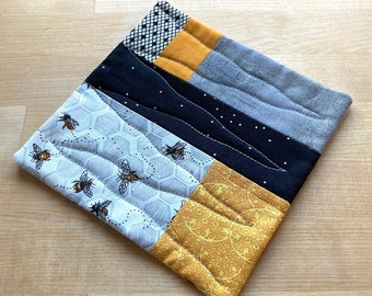 NEW Honeybees with Grey & Yellow Patchwork Coffee Coaster, Mug Rug