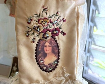 romantic lace gift pouch