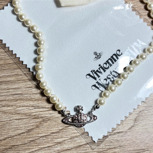 Collier en perles rose Vivienne Westwood