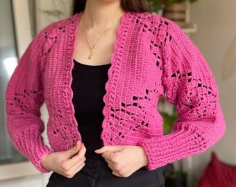 Cozy cardigan in fine hand-knitted patterns