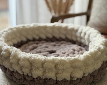 Chunky Hand-Knit Pet Bed | Purr-fect for a Cat | Soft | Cozy | Stylish