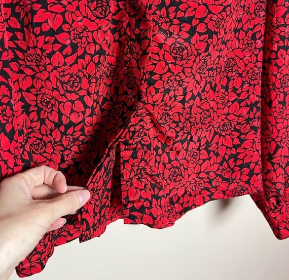 SALE! Vintage Red/Black Floral Blouse Size 8 VGUC - image 4