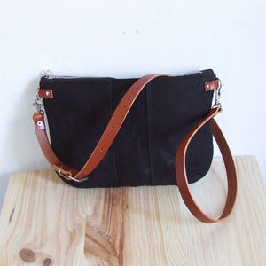 Petit sac en toile cirée, sac à main bandoulière avec fermeture éclair et lanières en cuir