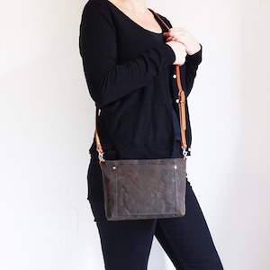 Petit sac à bandoulière en toile cirée, lanière en cuir, sac à main à fermeture éclair