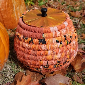 CINDERELLA pumpkin shaped BASKET with hand painted LID medium size