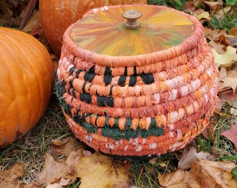 CINDERELLA pumpkin shaped BASKET with hand painted LID Large size