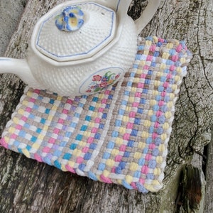 WOVEN POTHOLDER hot pad  TRIVET pastel shades