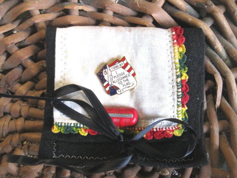 VINTAGE LiNEN KEEPSAKE POUCH with American Flag Pledge card holder